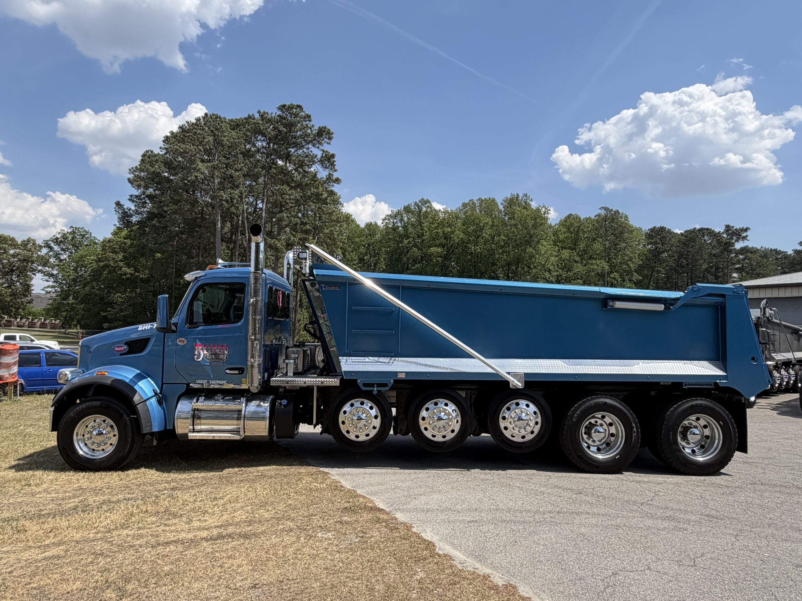 Dependable dump truck and hauling equipment serving Eastern NC